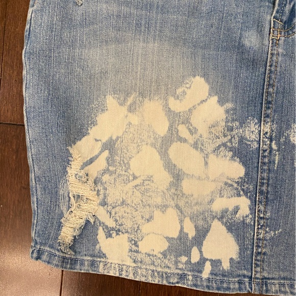 GENTLY WORN SIZE 12 VENUS DENIM MINI SKIRT WITH ACID WASH AND IS DISTRESSED - Picture 7 of 10
